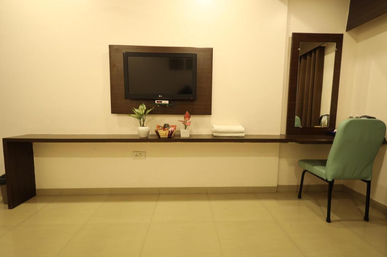 Saish Hotel Shirdi Luaran gambar
